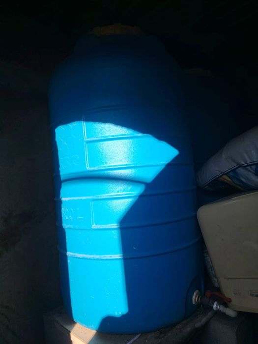 Бочка для питьевой воды.