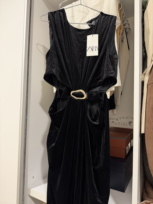 Кадифена рокля Zara