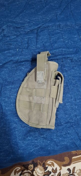 Универсален кобур за пистолет.