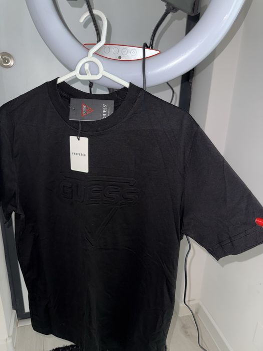 Tricou GUESS  foarte calitativ