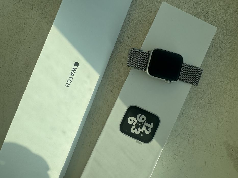 Эпл вотч SE продам !