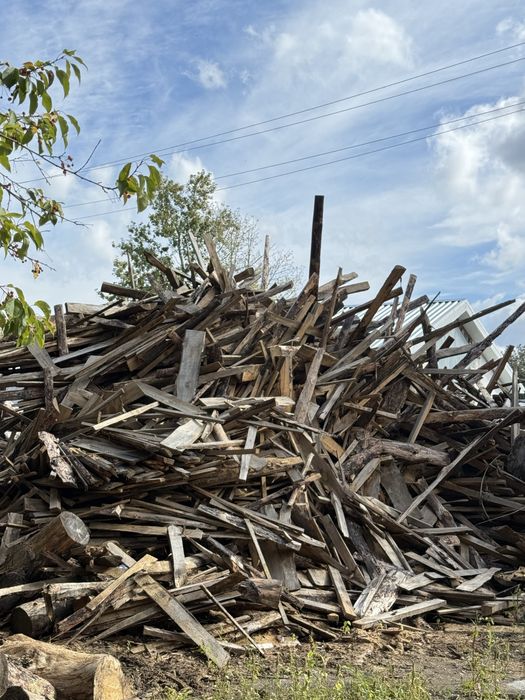 Отдам бесплатно материал на дврова!