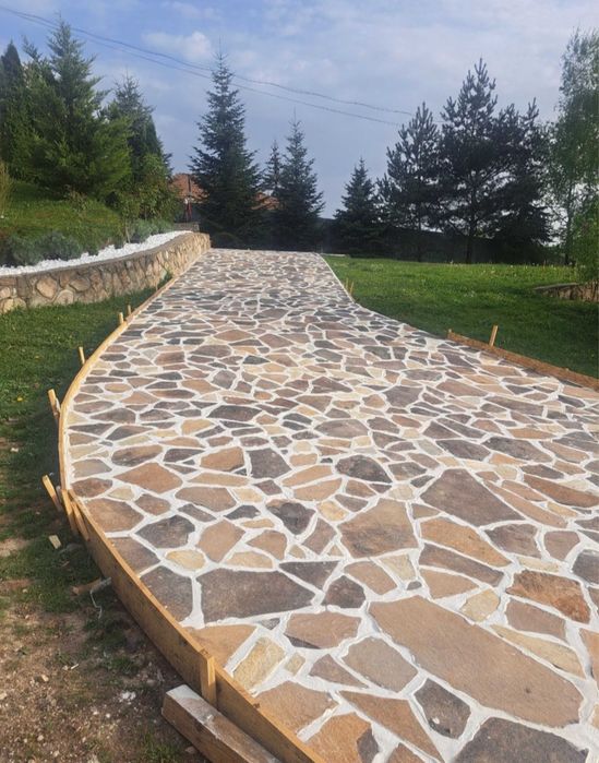 Piatra naturala de munte + montat + transport oriunde in tara
