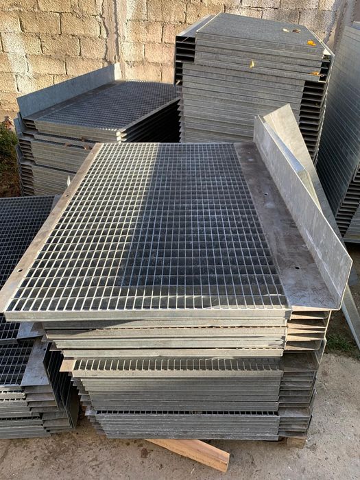 Trepte si gratare zincate