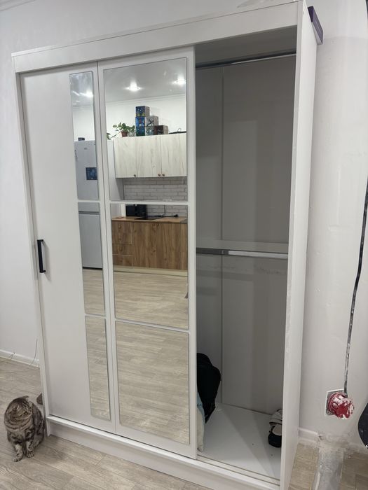 Продам Шкаф-купе белый