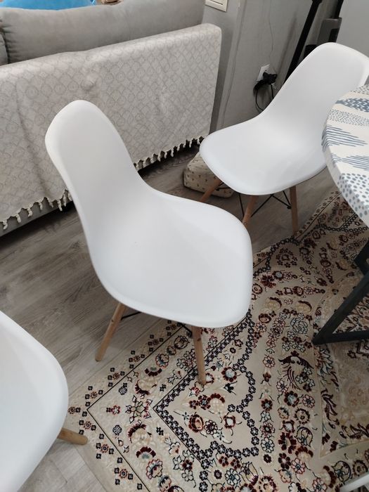 Стулья пластиковые белые 6 шт