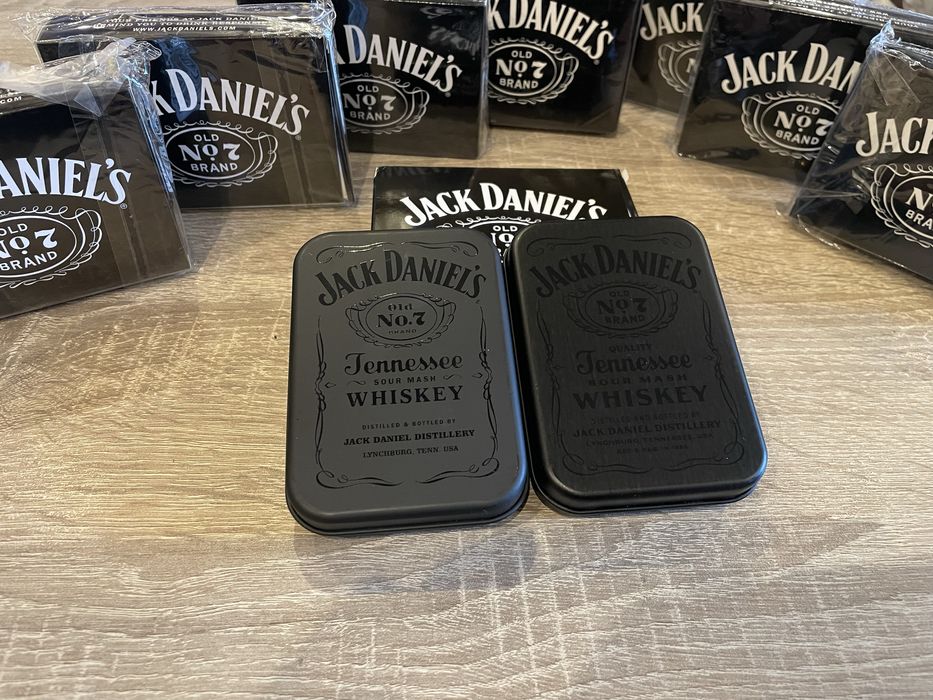 Фланелки,карти за игра и шапки с козирка на Jack Daniel’s