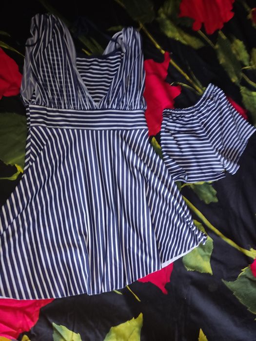 Стильный,удобный,скромный купальник