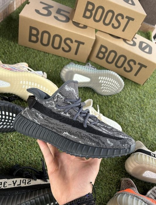 Yezy  BOOST  350