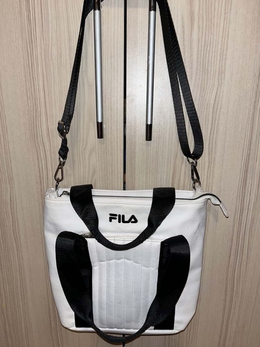 Дамска спортна чанта на Fila