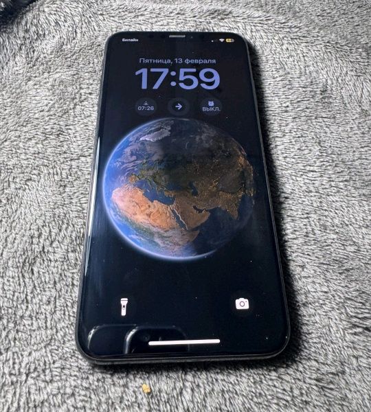 Телефон iPhone xs max на 64 гб работает хорошо