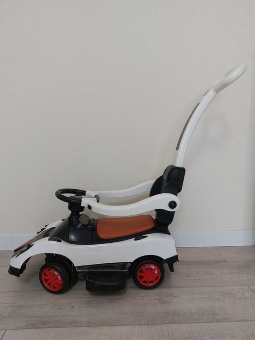 Каталка-толокар с музыкой и ручкой (бело-черная)
Каталка-толокар Tilly