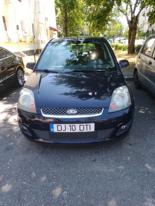 Vând Ford fiesta