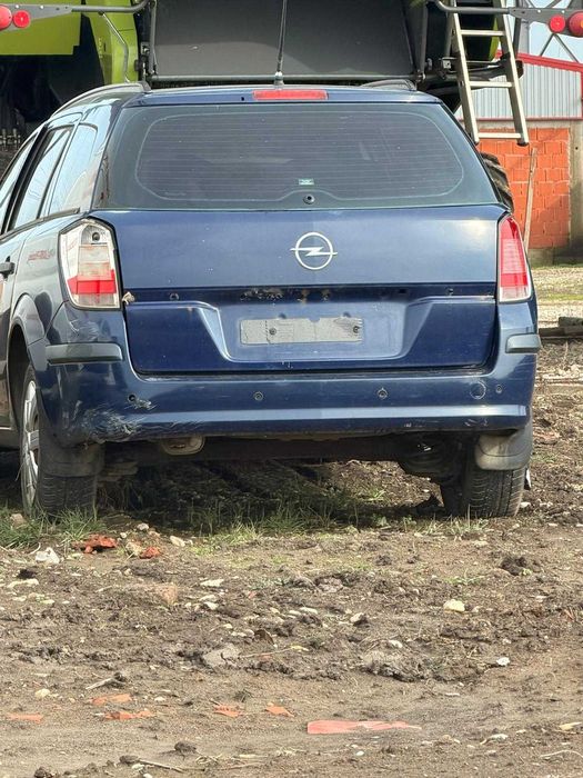 Vand masini pentru dezmembrai