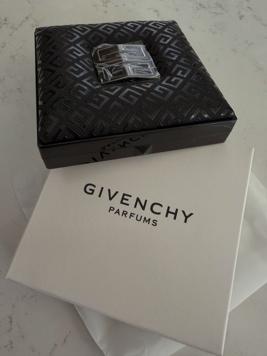Огледало Givenchy Parfums