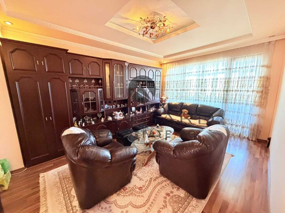 Продава се Тристаен апартамент в Пловдив, Изгрев - 95 кв.м за 1032 €/кв.м - Снимка #1