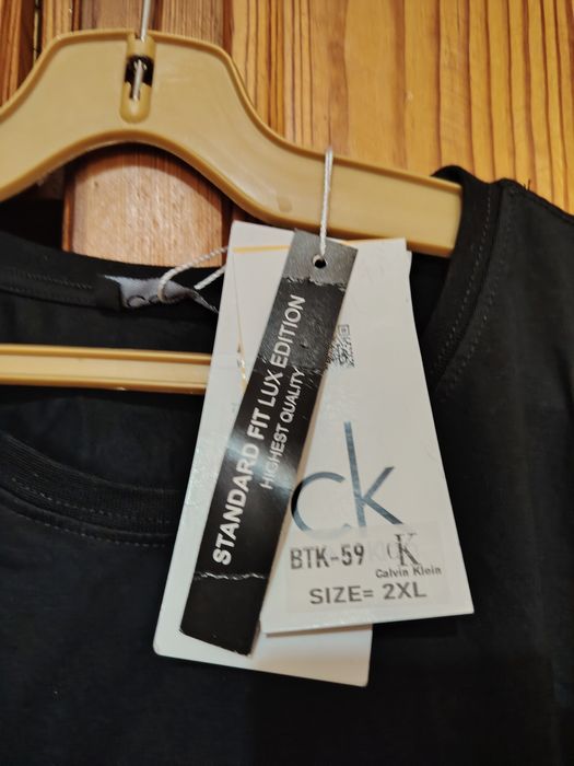 Качествена  блузка на Kalvin Klein   нова 15евровро