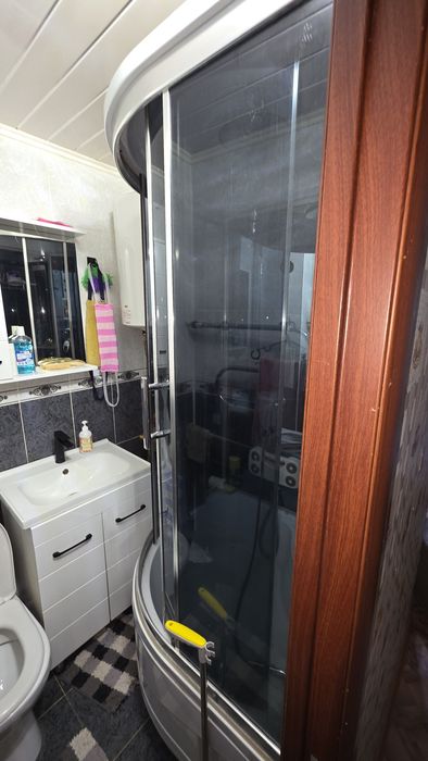 Душевая кабинка большая