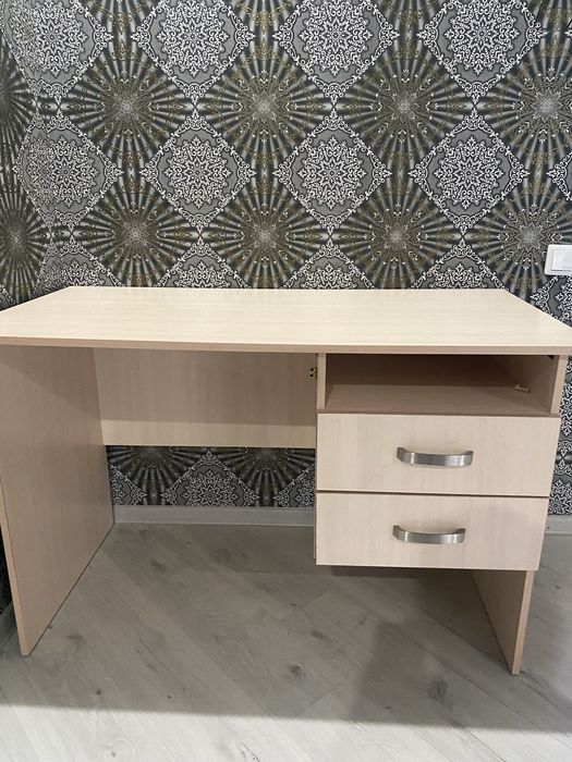 Продам  Письменный стол