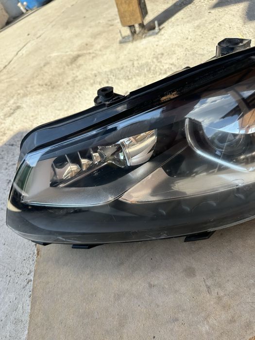 Vw Touran II ляв фар ксенон 13г
