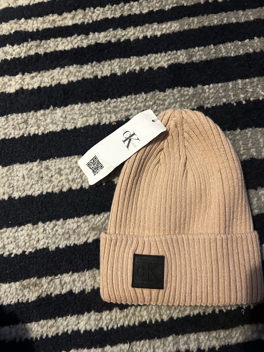 Caciula Roz Calvin Klein dama