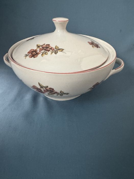 Порцеланов супник