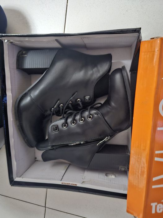 Елегантни дамски боти