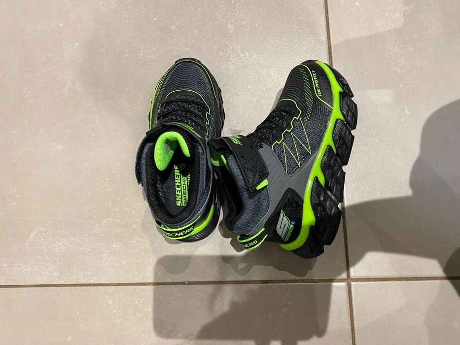 НОВИ Детски ботуши Skechers р-р 27.5