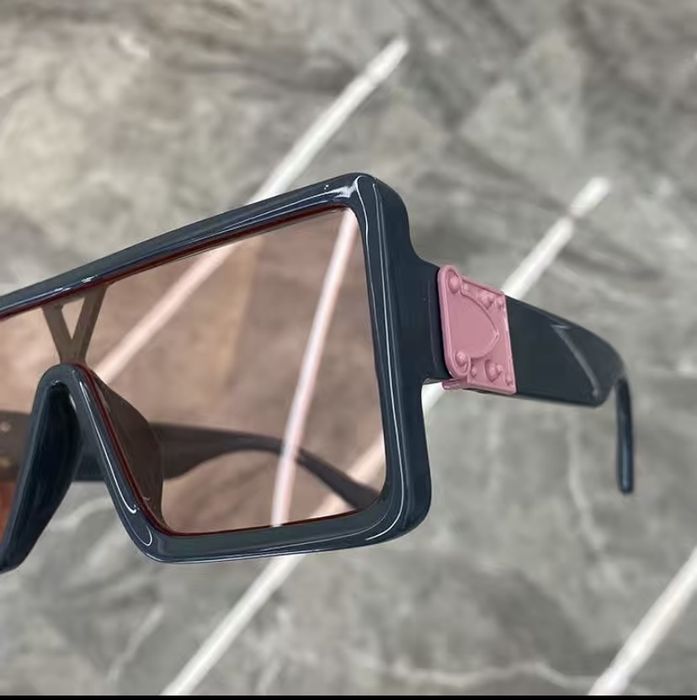 Стильный ультрамодный аксессуар