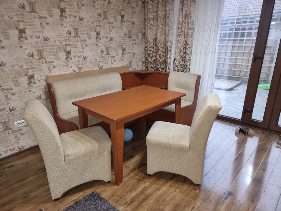 Masa cu scaune ,coltar cu lada de depozitare