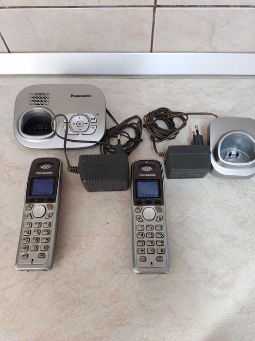 Dect douaTelefoane fara fir Panasonic, model KX-TG8021G