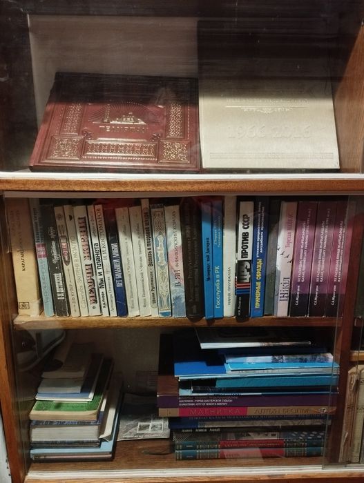 Продам библиотеку. Книги
