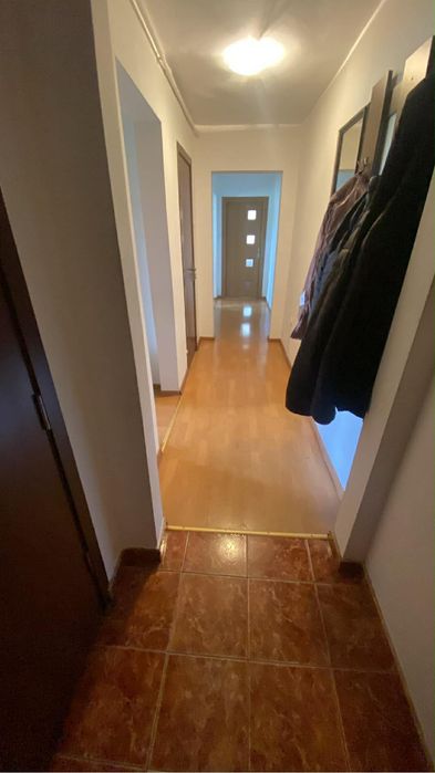 Vând apartament 4 camere , decomandat ,