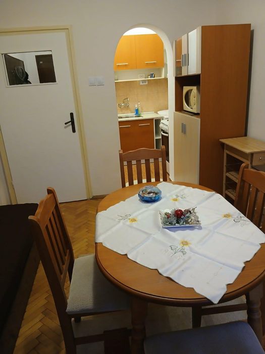 Дава се под наем Тристаен апартамент в София, Център - 75 кв.м за 847.62 € - Снимка #4