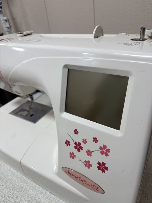 Janome 370e professional mashina ideal holatda sotiladi