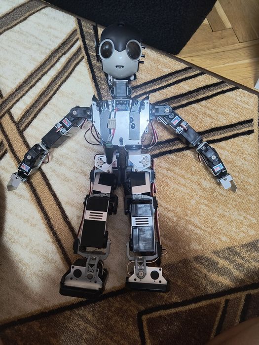 Хуманоиден робот Robi.Програмируем робот.Роботика