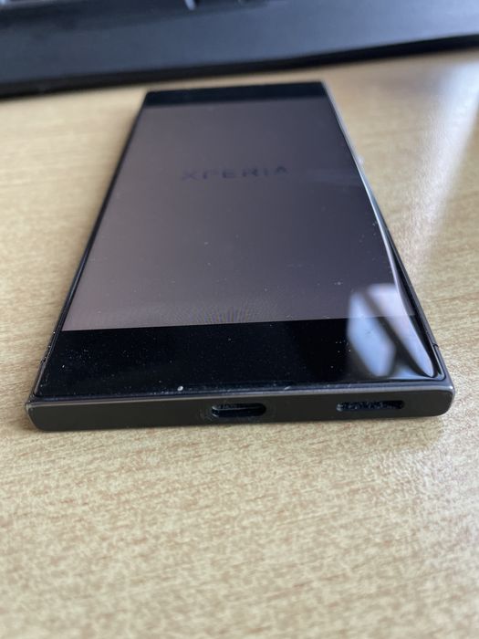 Телефон Sony XA1