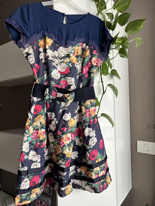 Rochie cu flori cambrata