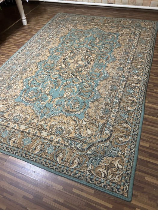 Продается БУ ковёр 200 на 300