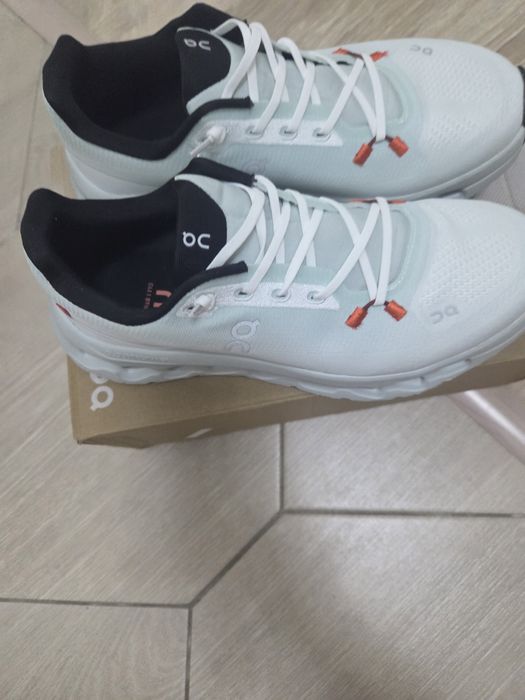 Продам кроссовки