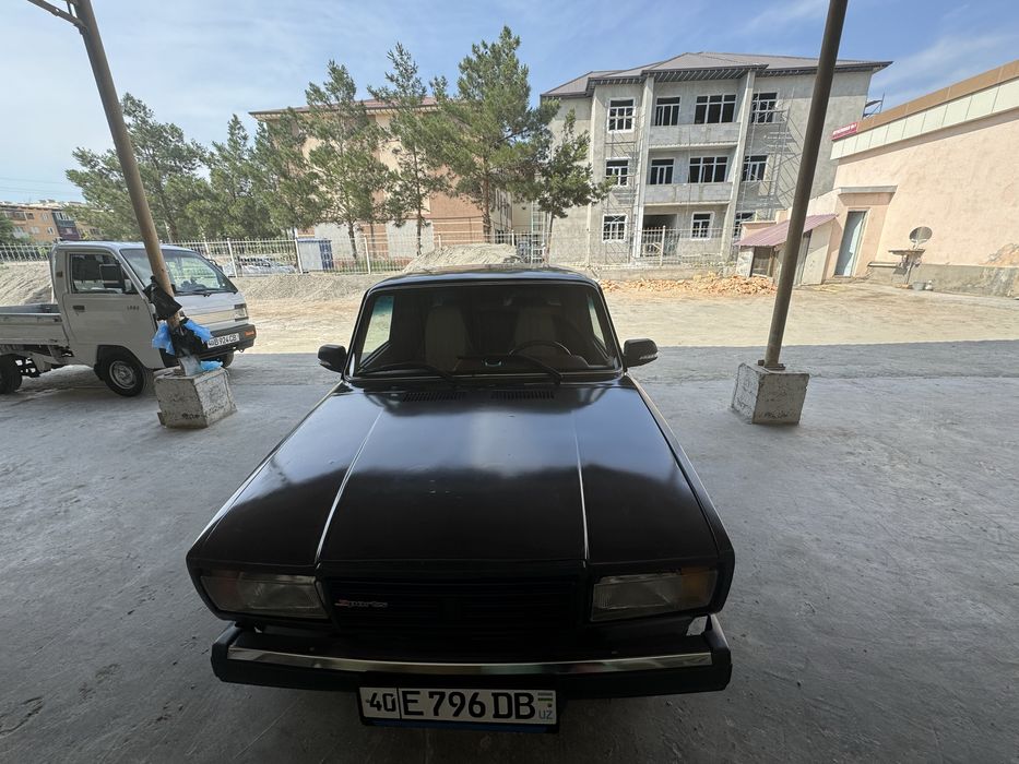 Автомобиль 2107 сотилади