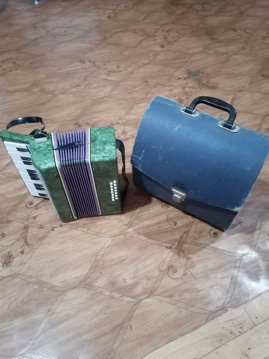 Продам баян с чемоданчиком