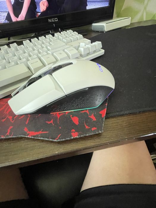 Продавам гейминг клавятура и мишка и малспад купени са от магазин