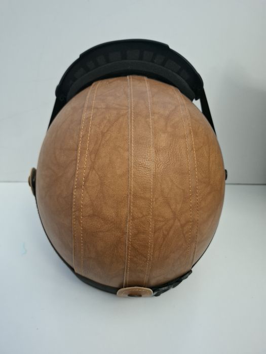 Casca retro. Nouă, nefolosită