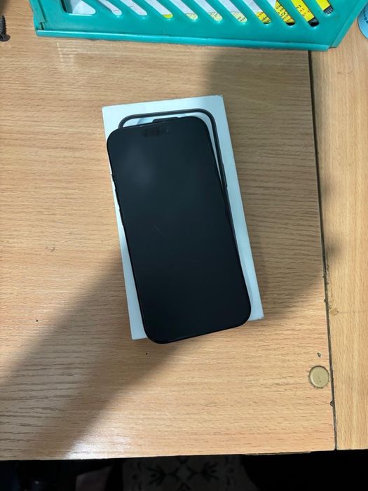 продаю айфон 15 акб 79%