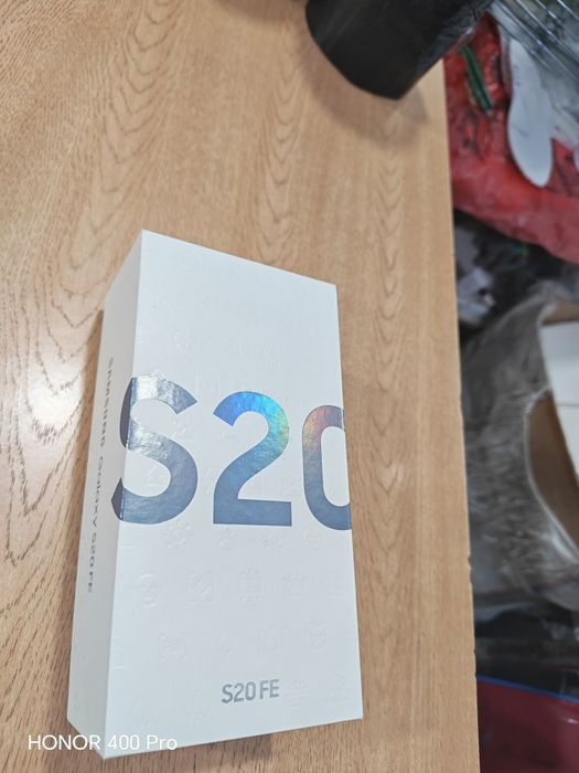 Самсунг s20F ,каропкасымен