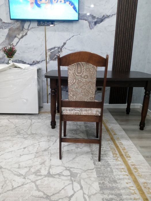 Кухоный стол+6 стульев