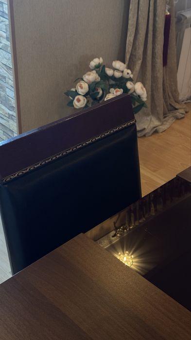 Продам обеденный стол с 6 стульями