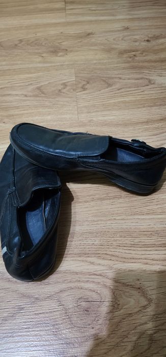 Туфли черные.кожаные на мальчика.мягкие.удобныее