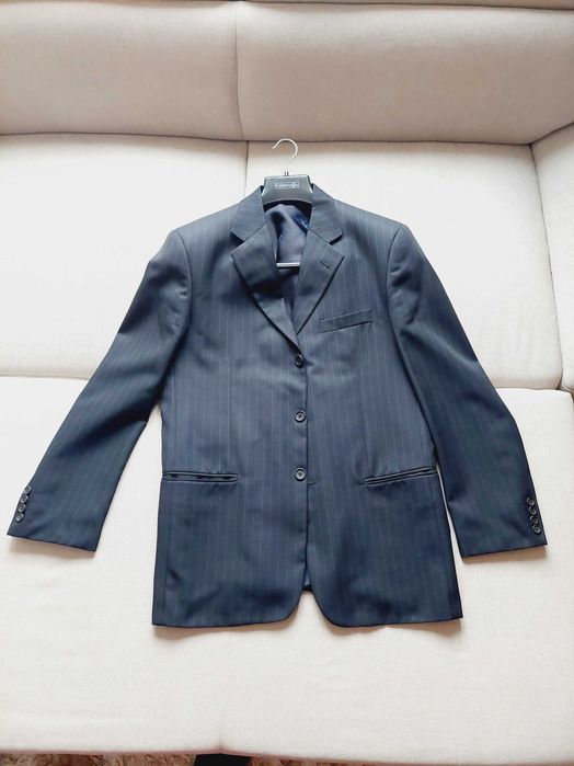 Стилен мъжки костюм